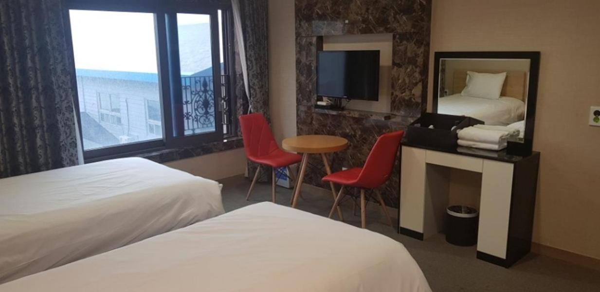 סאוגוויפו Dream Jeju Hotel מראה חיצוני תמונה