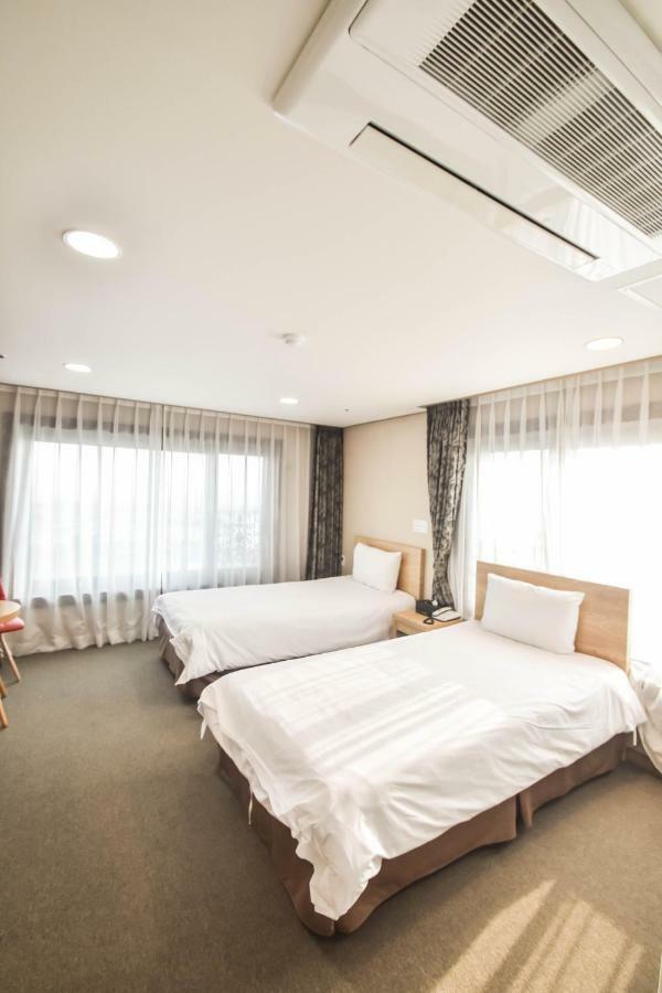 סאוגוויפו Dream Jeju Hotel מראה חיצוני תמונה