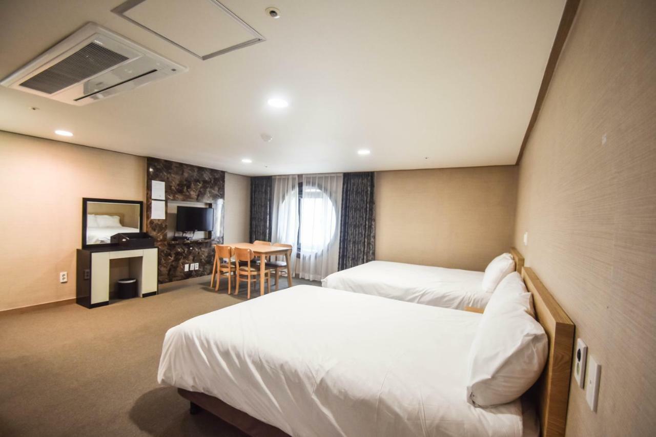 סאוגוויפו Dream Jeju Hotel מראה חיצוני תמונה