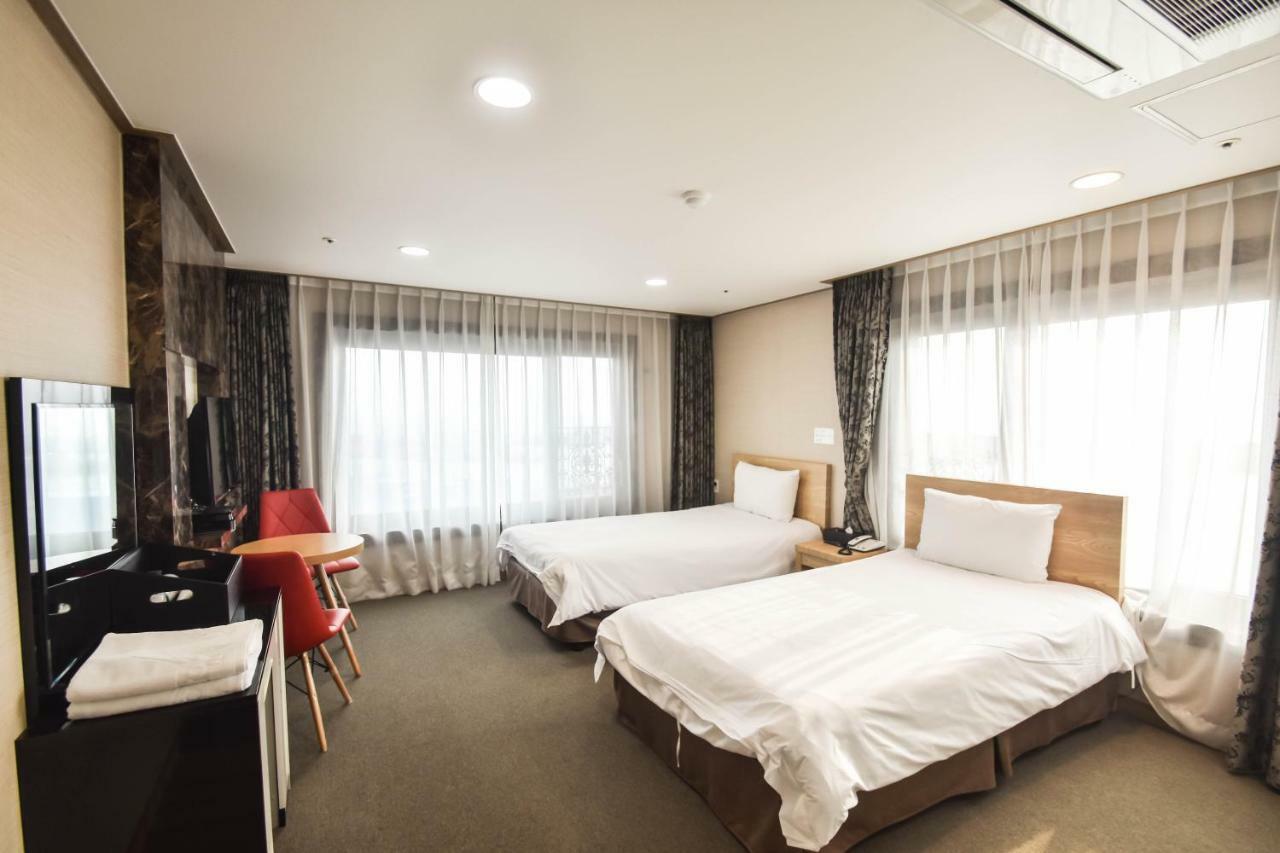 סאוגוויפו Dream Jeju Hotel מראה חיצוני תמונה